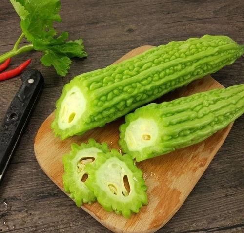 小孩在瓜地吃瓜的文案,瓜地里的欢乐食光